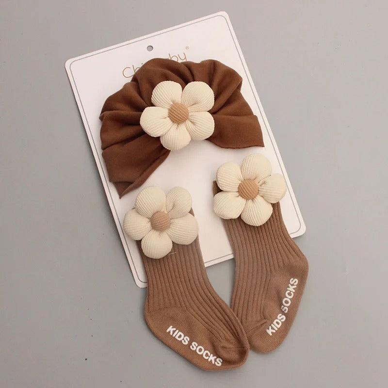 Spring And Autumn Cute Flowers Baby Beanie Cap Socks Suit