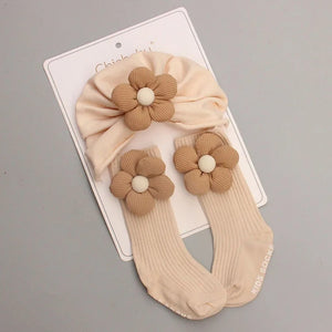 Spring And Autumn Cute Flowers Baby Beanie Cap Socks Suit